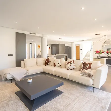 Villa Karma -elegant With Pool, Garden & Mul *