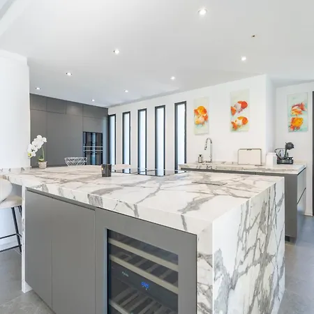 Villa Karma -elegant With Pool, Garden & Mul Estepona