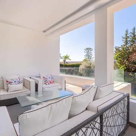 Villa Karma -elegant With Pool, Garden & Mul