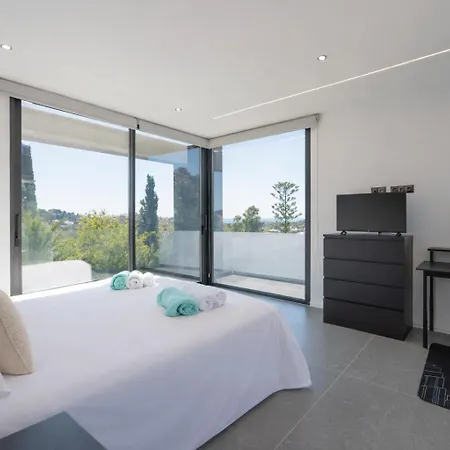 Villa Karma -elegant With Pool, Garden & Mul *