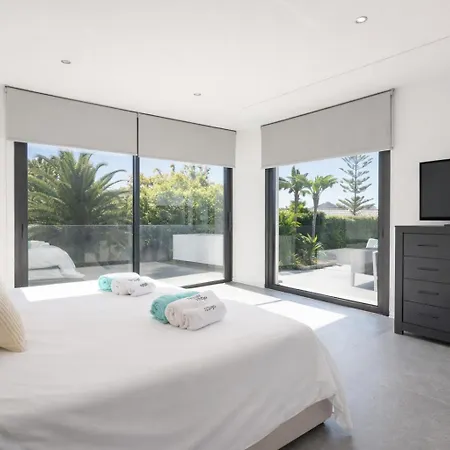Karma -elegant With Pool, Garden & Mul Villa