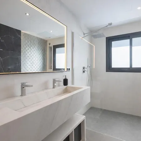 Karma -elegant With Pool, Garden & Mul Villa Estepona