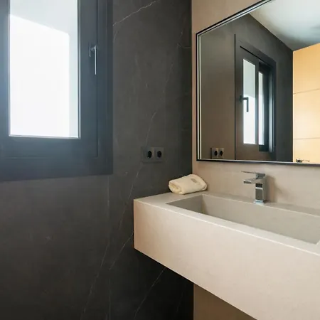 Villa Karma -elegant With Pool, Garden & Mul *