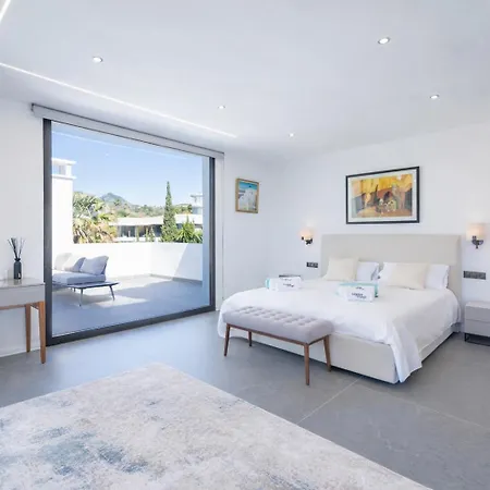 Villa Karma -elegant With Pool, Garden & Mul *