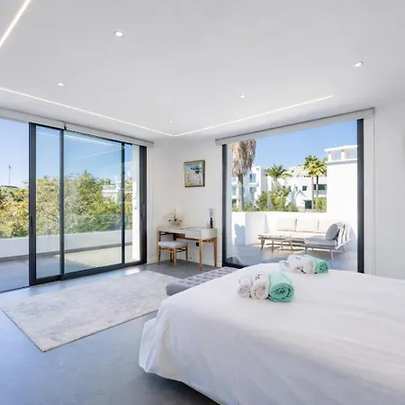 Karma -elegant With Pool, Garden & Mul Villa