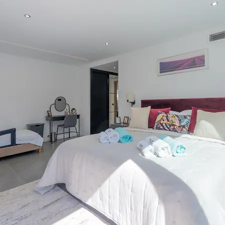 Karma -elegant With Pool, Garden & Mul Villa
