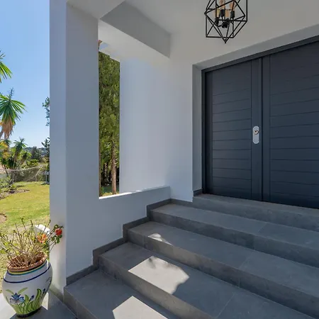 Karma -elegant With Pool, Garden & Mul Villa *