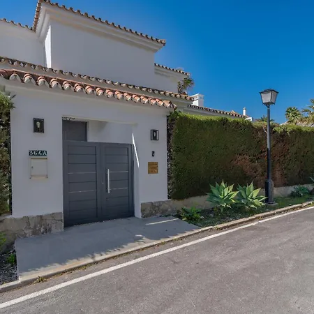 Villa Karma -elegant With Pool, Garden & Mul *