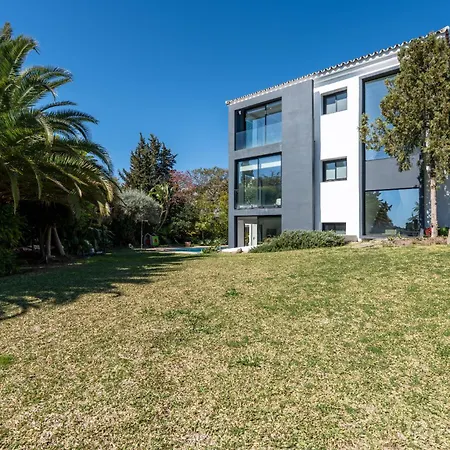 Villa Karma -elegant With Pool, Garden & Mul *